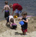 Kids at play.jpg (94169 bytes)